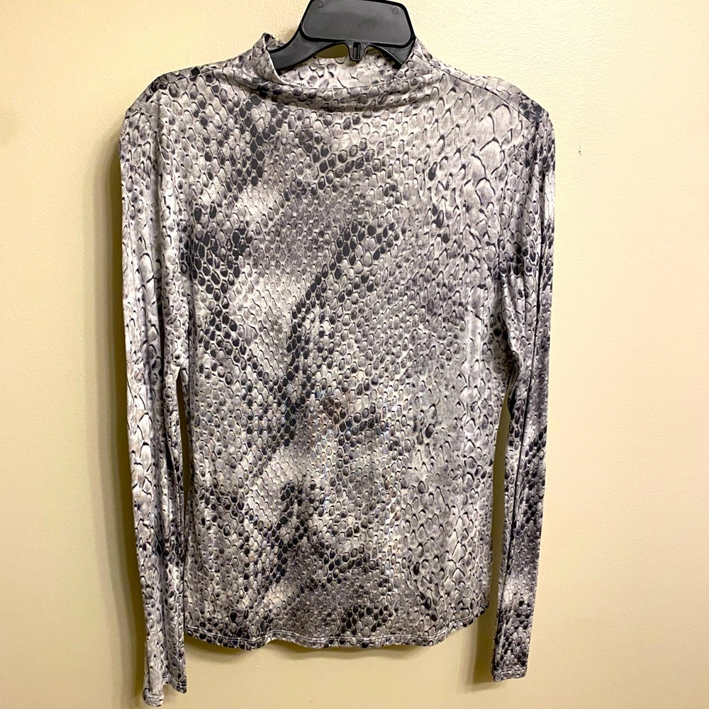 Animal print long sleeve top.